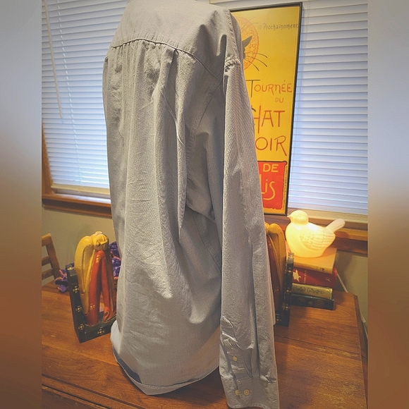 {Izod} Button Down Shirt, Size XL - Picture 8 of 9